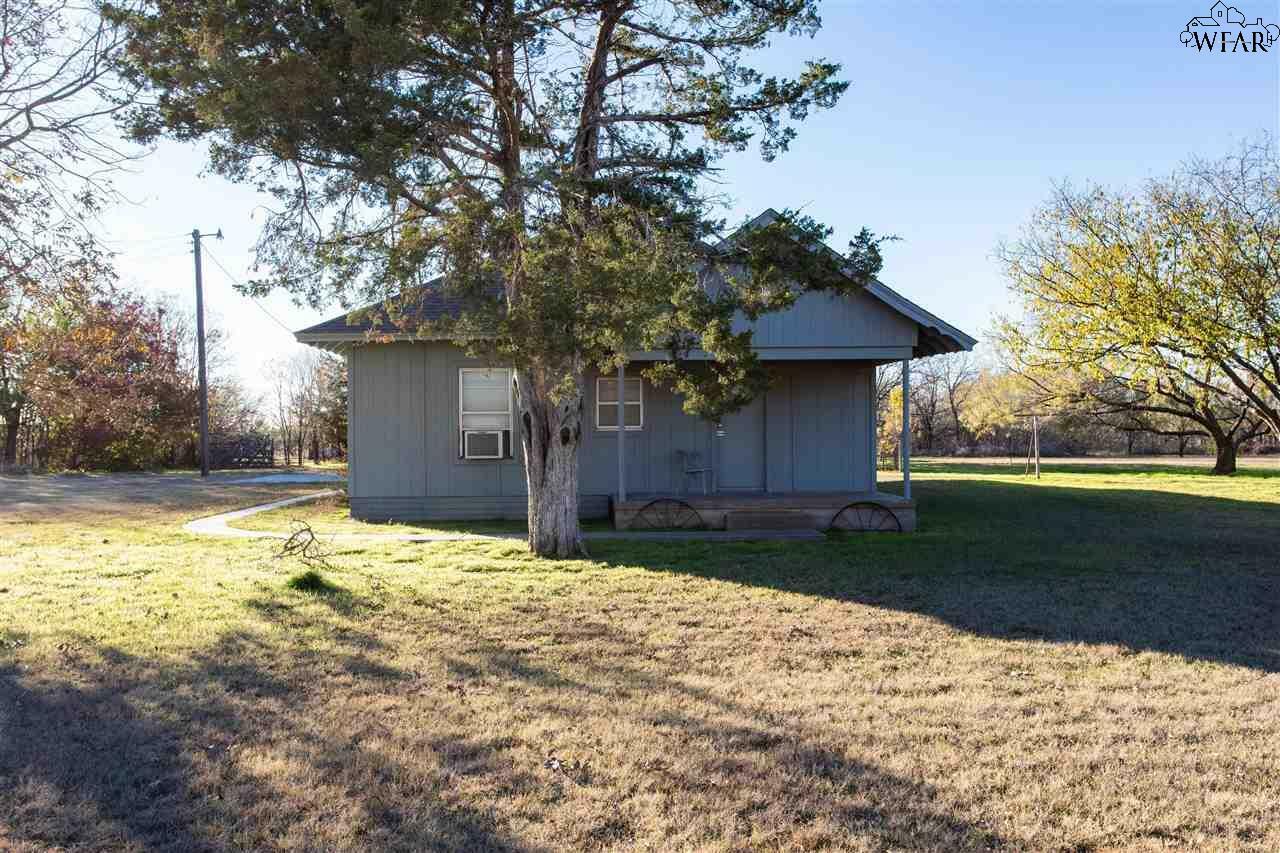 Property Photo:  424 Ray Road  TX 76305 