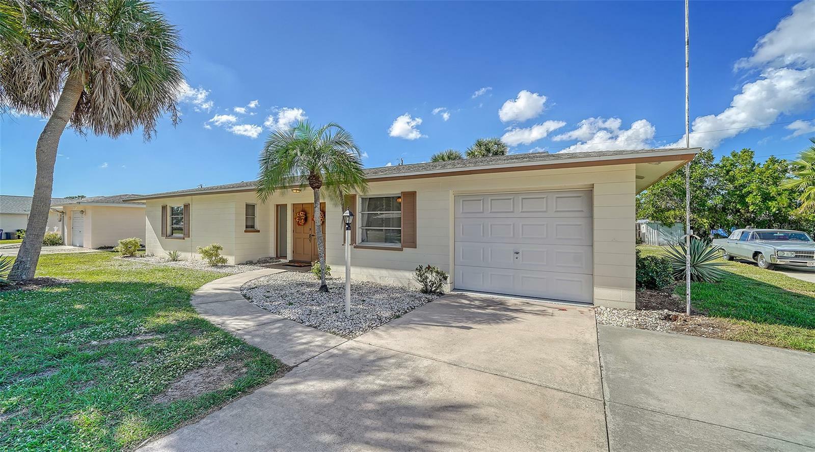 Property Photo:  261 Malvern Drive  FL 34293 