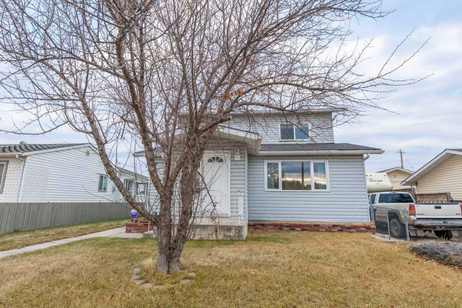 Property Photo:  141 Sherwood Drive  AB T7V 1P6 