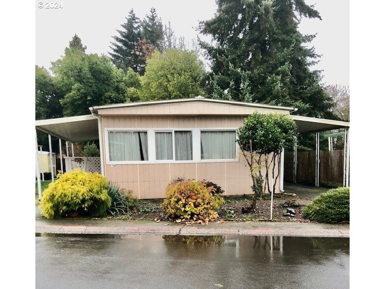 Property Photo: 1475 Green Acres Rd 158 OR 97408