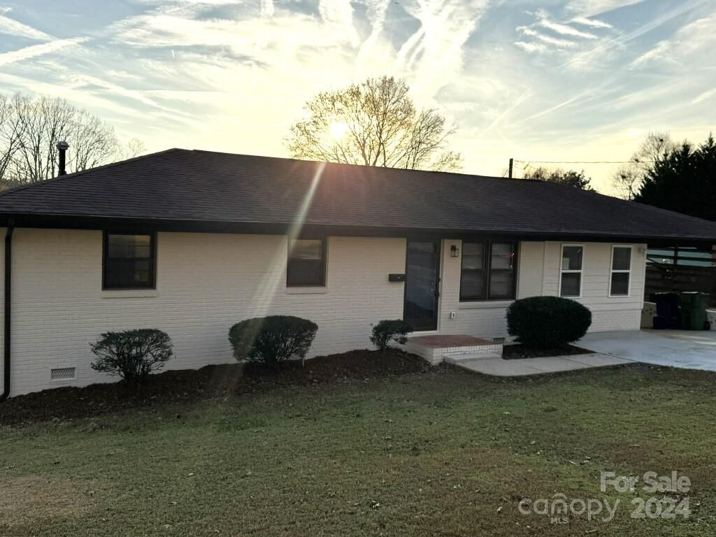 Property Photo: 206 Cavin Avenue NC 28120