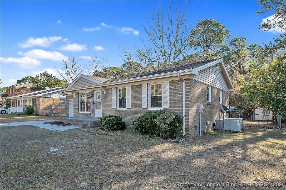 Property Photo:  2935 Peacock Street  NC 28348 