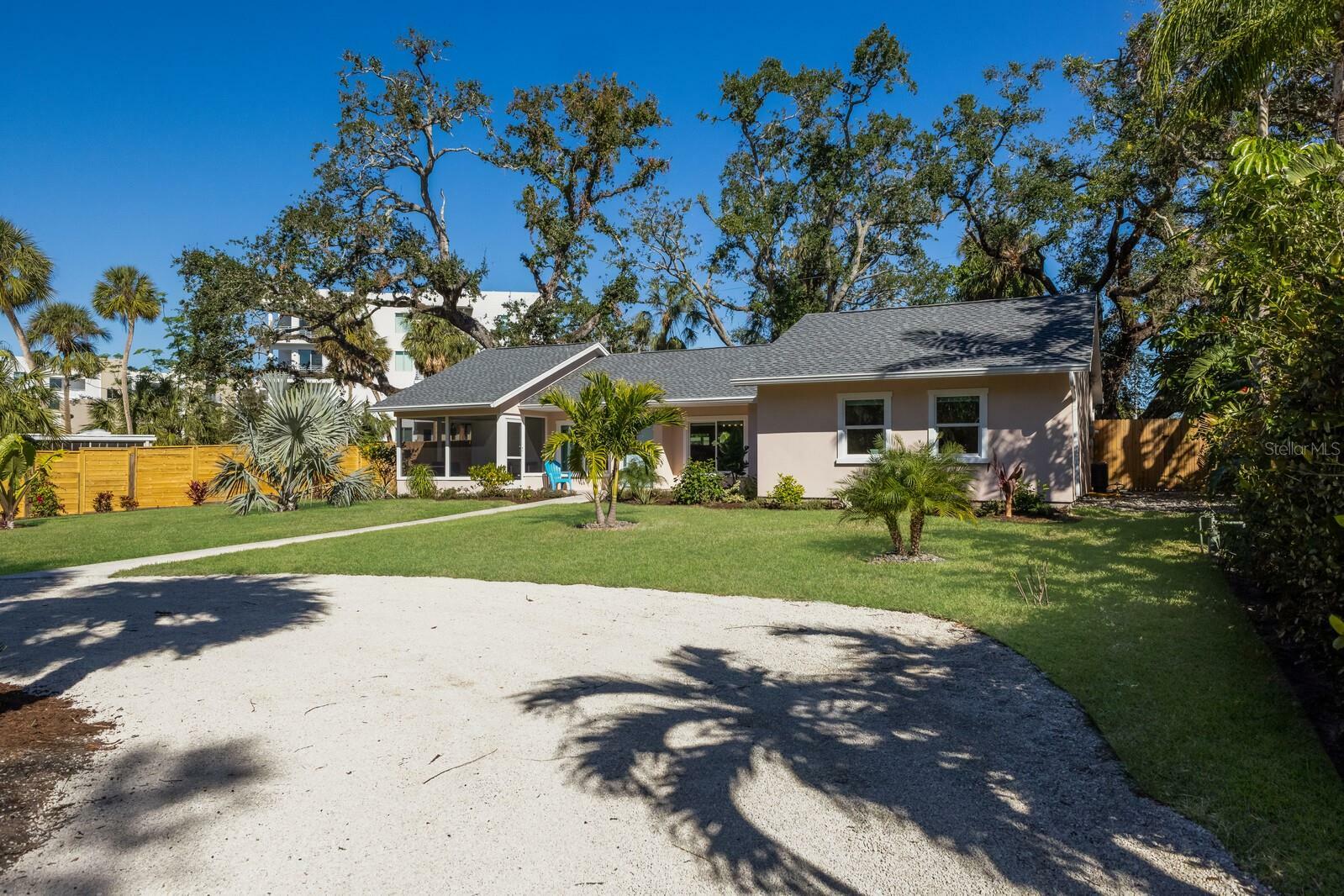 Property Photo: 1155 Tahiti Parkway FL 34236