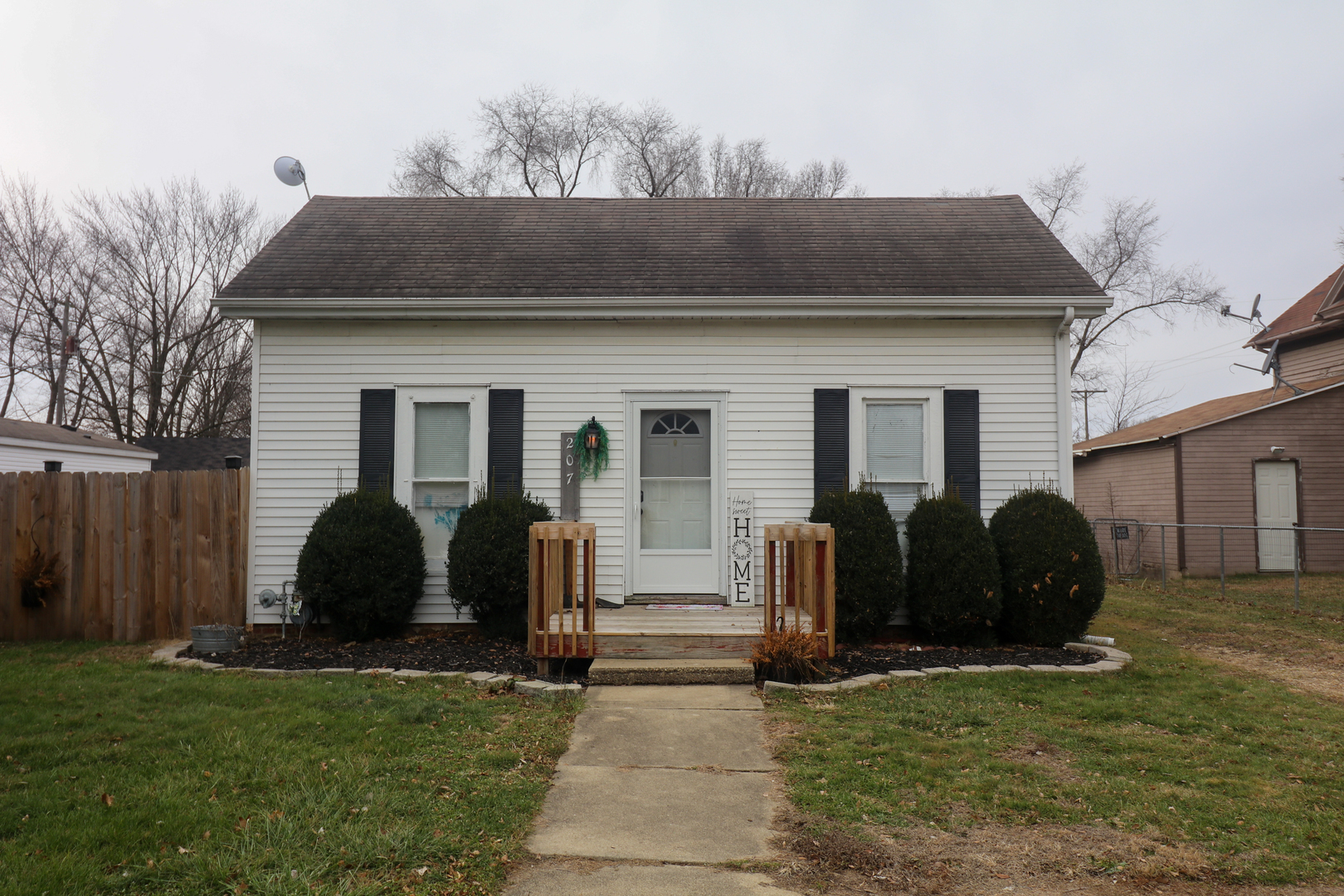 Property Photo:  207 S Kenney Street  IL 61749 