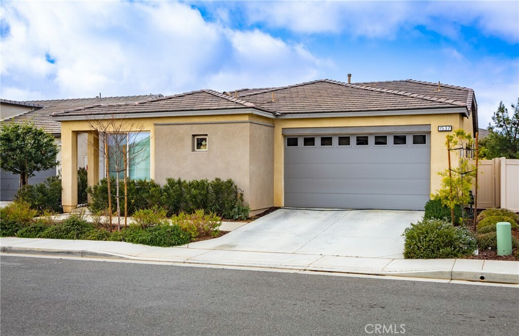 Property Photo:  1537 Hollygate Trl  CA 92223 