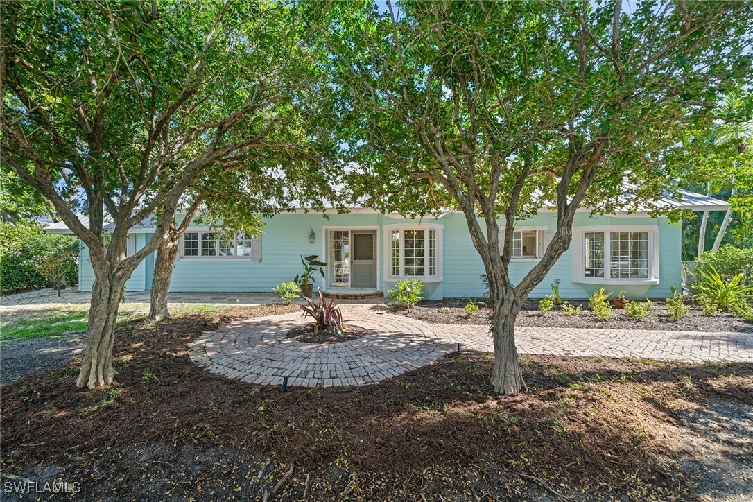 2171 South Winds Drive  Naples FL 34102 photo