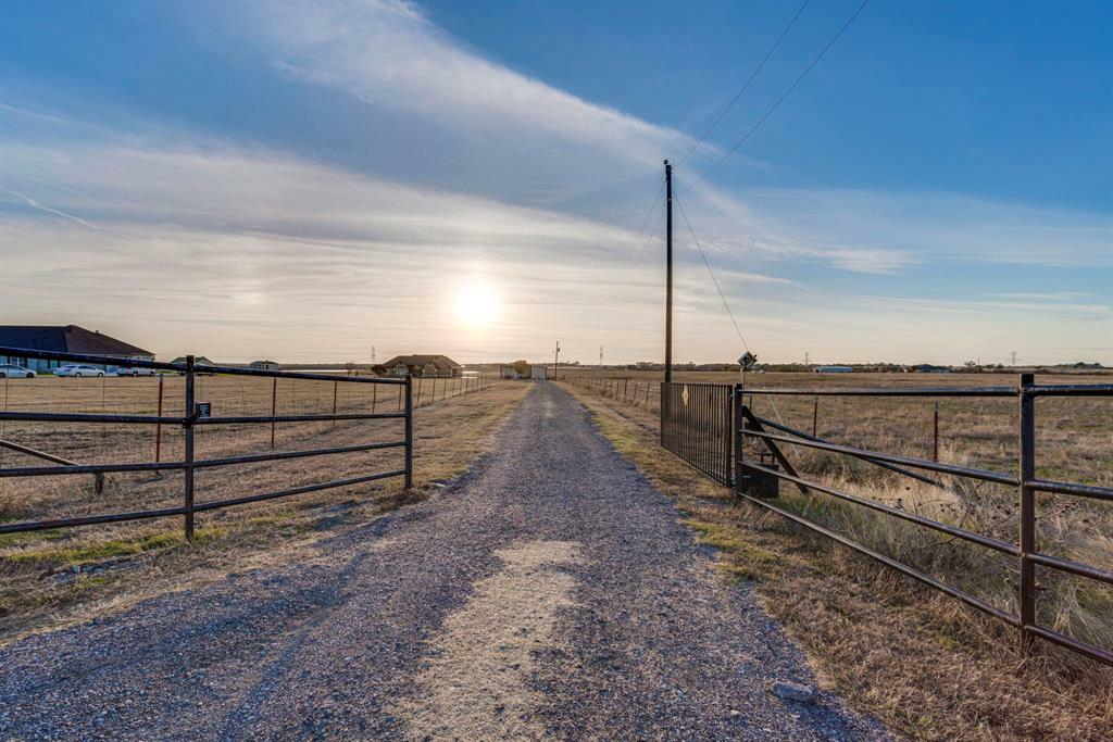 Property Photo: 10365 Singleton Road TX 76065