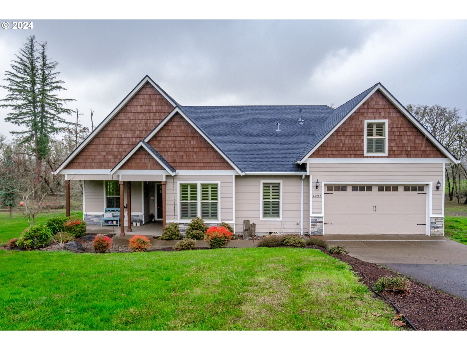 Property Photo: 36999 Victory Dr OR 97355