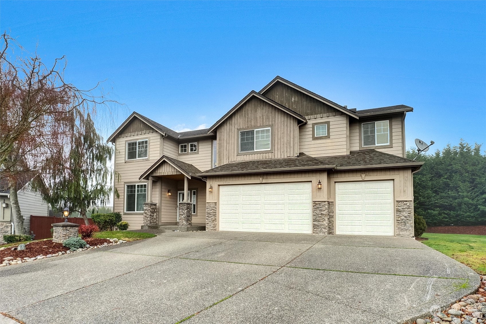 Property Photo:  2704  216th Avenue Ct E  WA 98391 