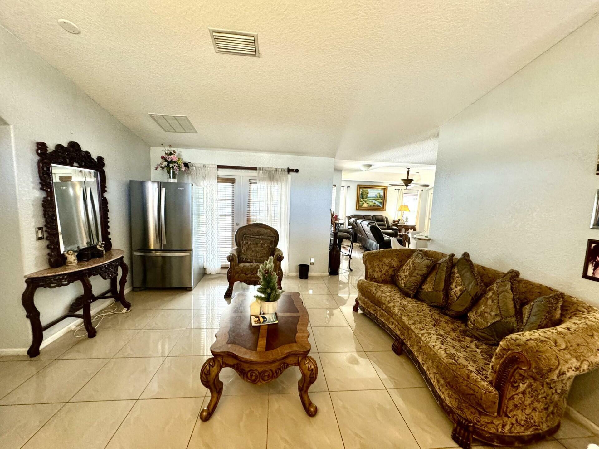 Property Photo: 550 SW Fairway Avenue FL 34983