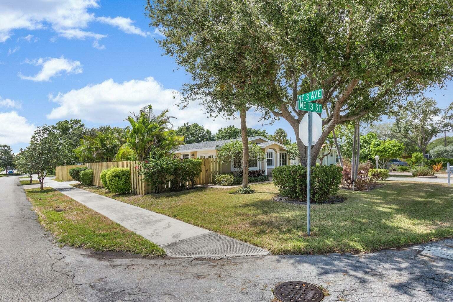 Property Photo:  272 NE 13th Street  FL 33483 