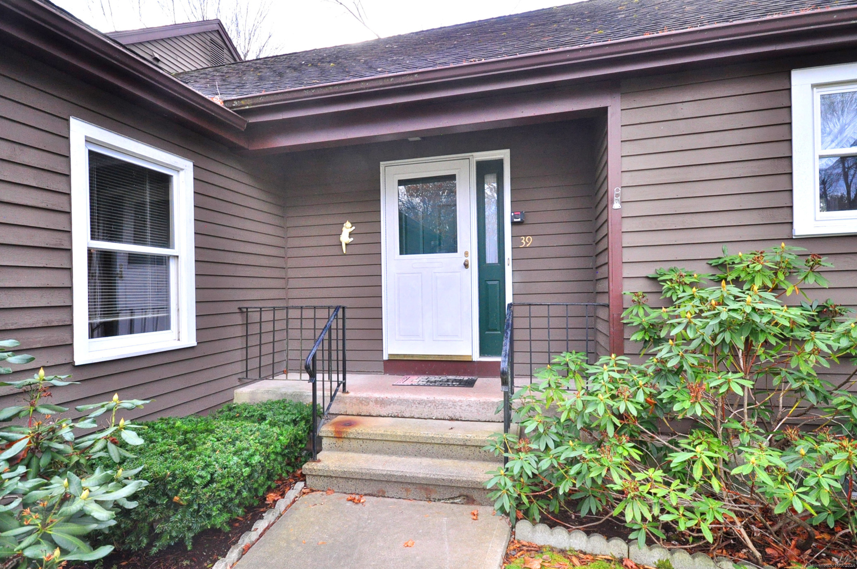 Property Photo:  39 Rushford Meade 39  CT 06035 