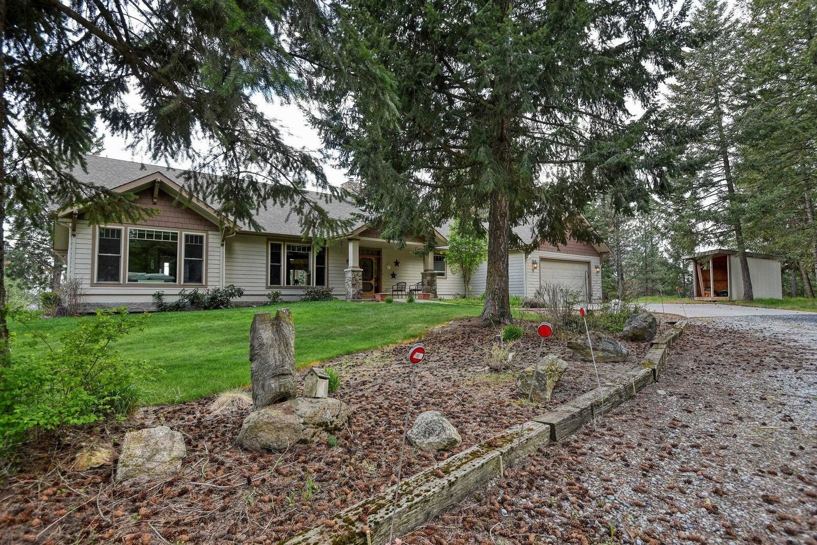 Property Photo: 42218 N Dunn Rd WA 99009