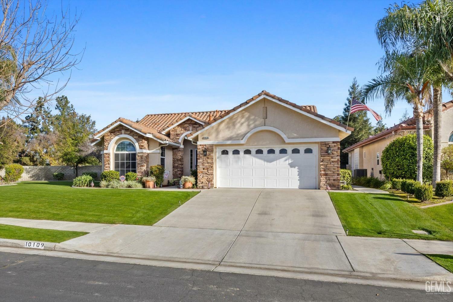 Property Photo:  10109 Dutch Iris Drive  CA 93311 