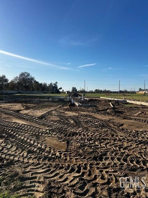 Property Photo:  1183 S Creekside Place  CA 93257 