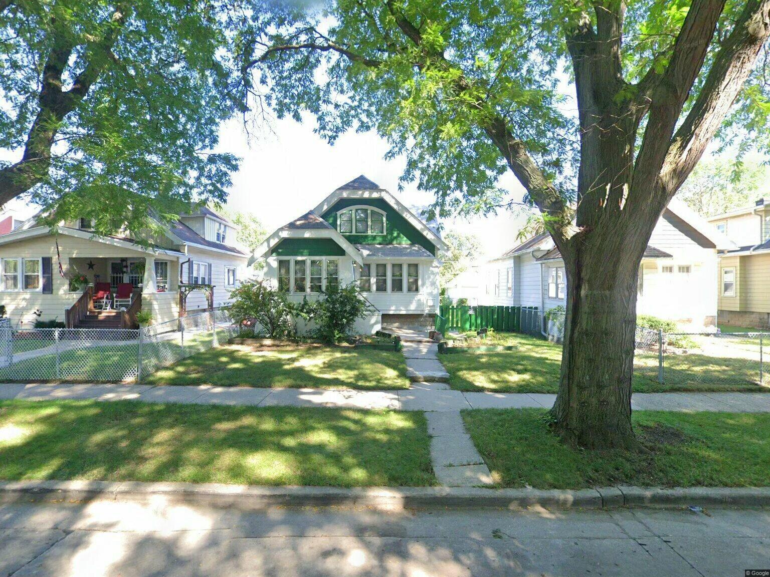 Property Photo:  