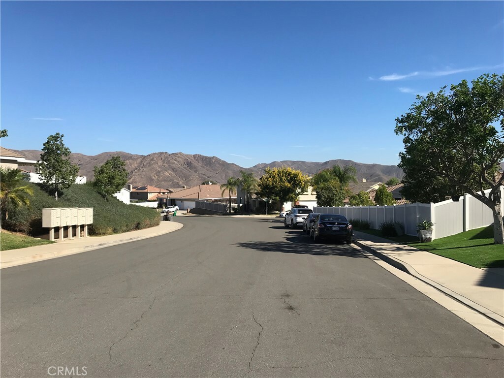 Property Photo:  13815 Buckskin Trail Drive  CA 92883 