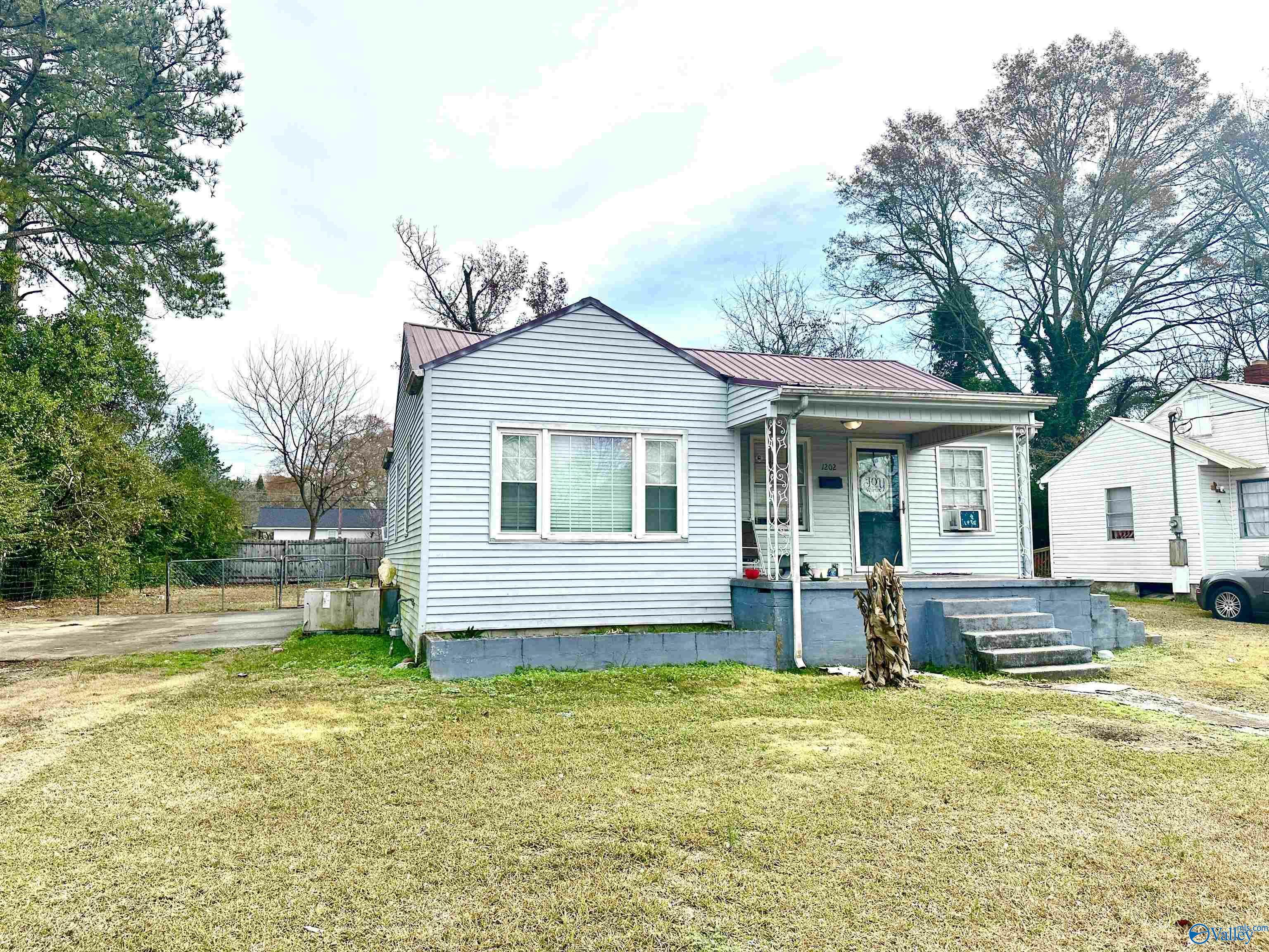 Property Photo:  1202 Vinson Avenue  AL 35903 