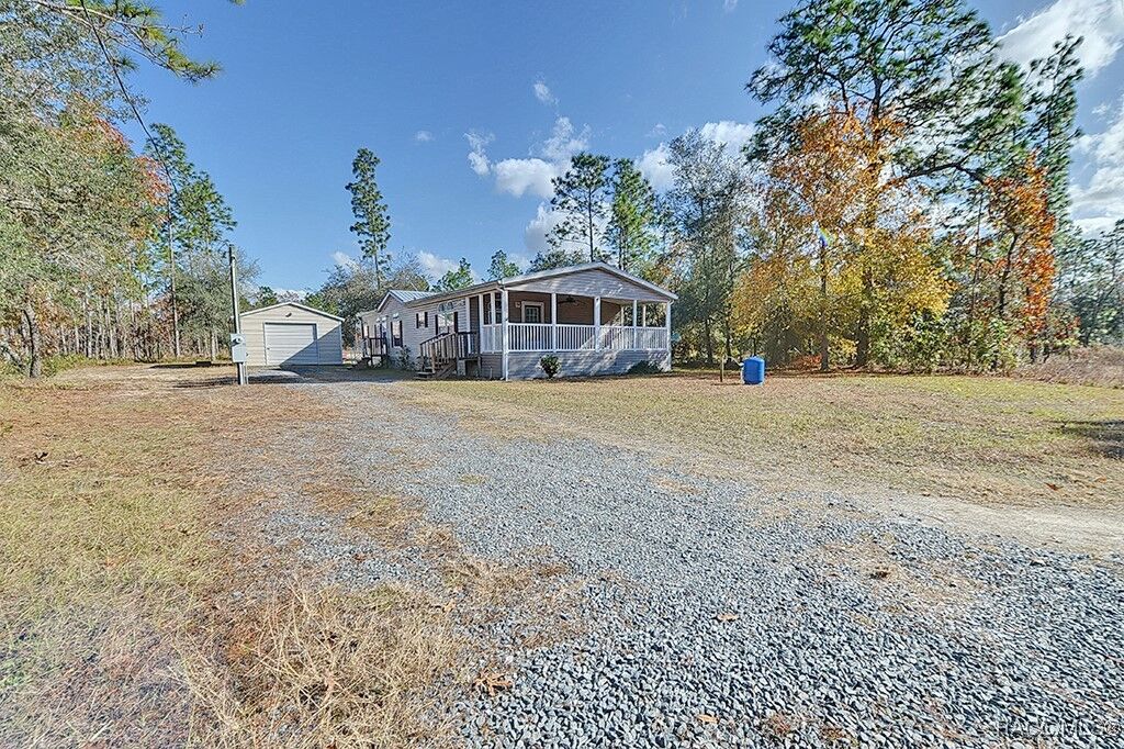 Property Photo: 10795 SE 136th Avenue FL 34431