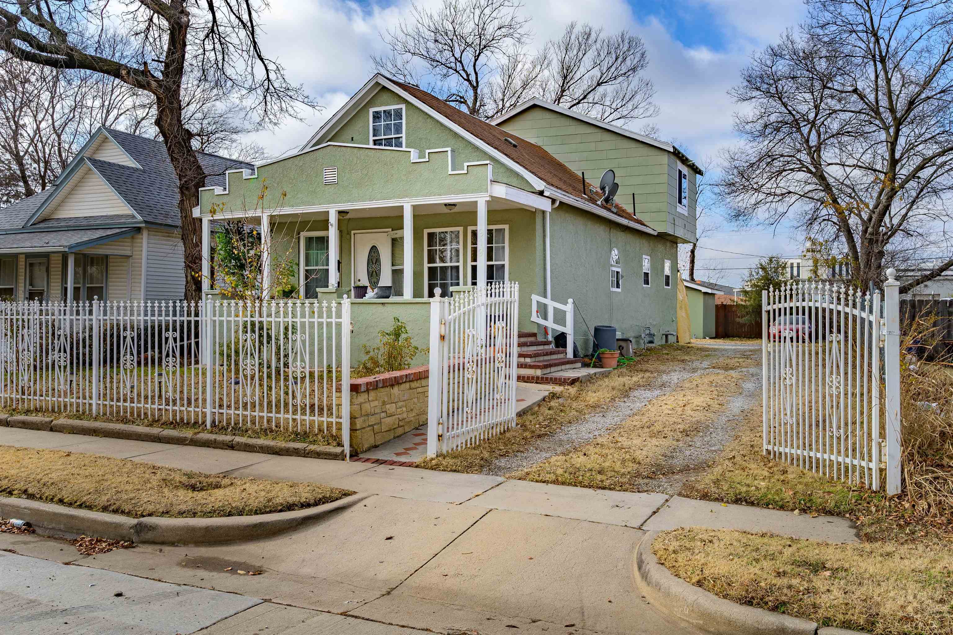 Property Photo:  919 N Wabash Ave  KS 67214 