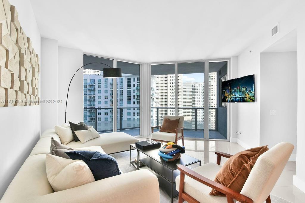 Property Photo:  1300 Brickell Bay Dr 1910  FL 33131 