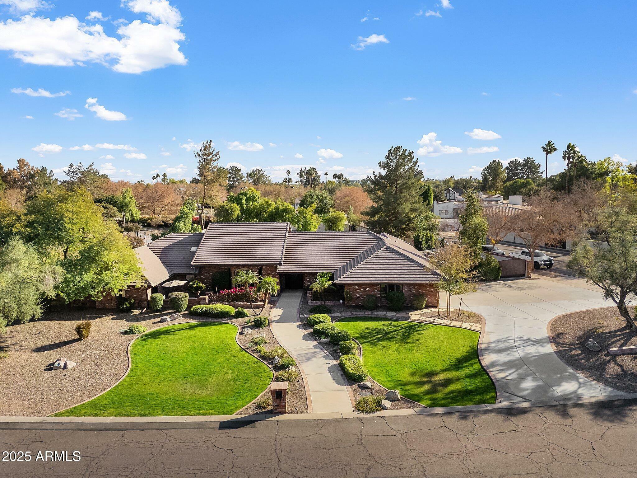 Property Photo: 2031 E La Vieve Lane AZ 85284