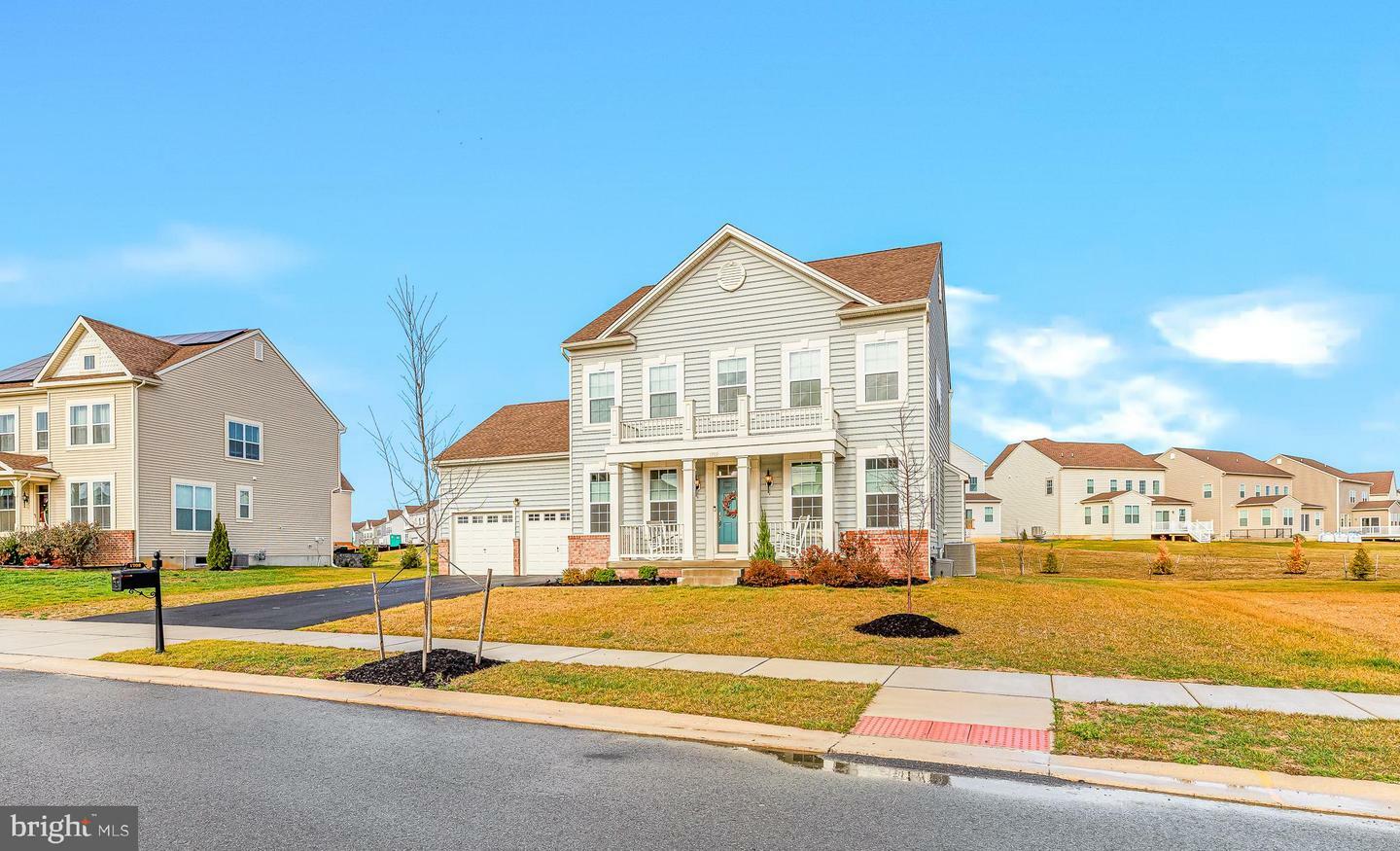 Property Photo:  1702 Lord Tennyson Place  DE 19709 