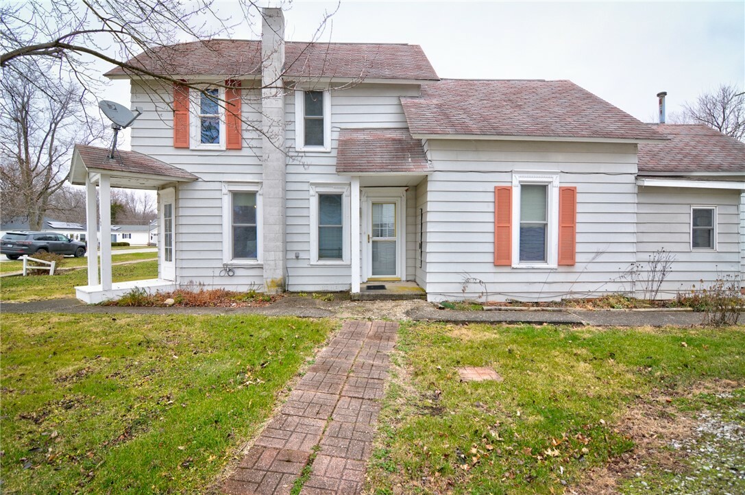 Property Photo:  218 E Seiberling Street  IL 62513 