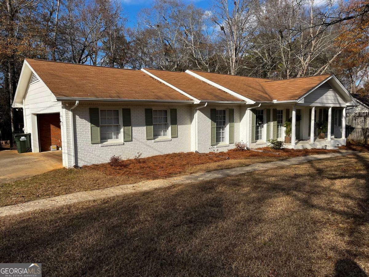 Property Photo:  375 Pinewood Circle  GA 30606 