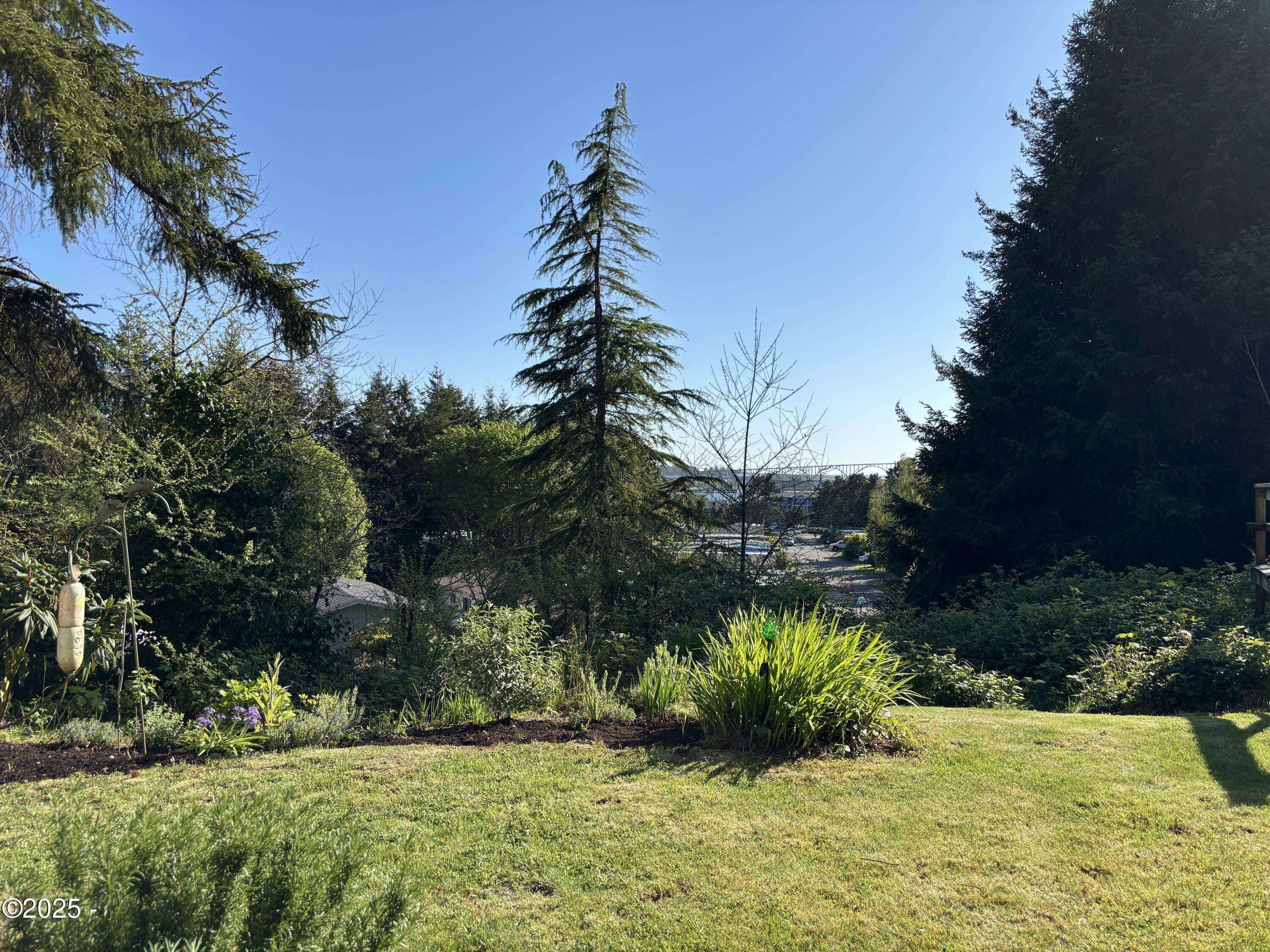 Property Photo: 923 SE Bay Blvd #34 OR 97365