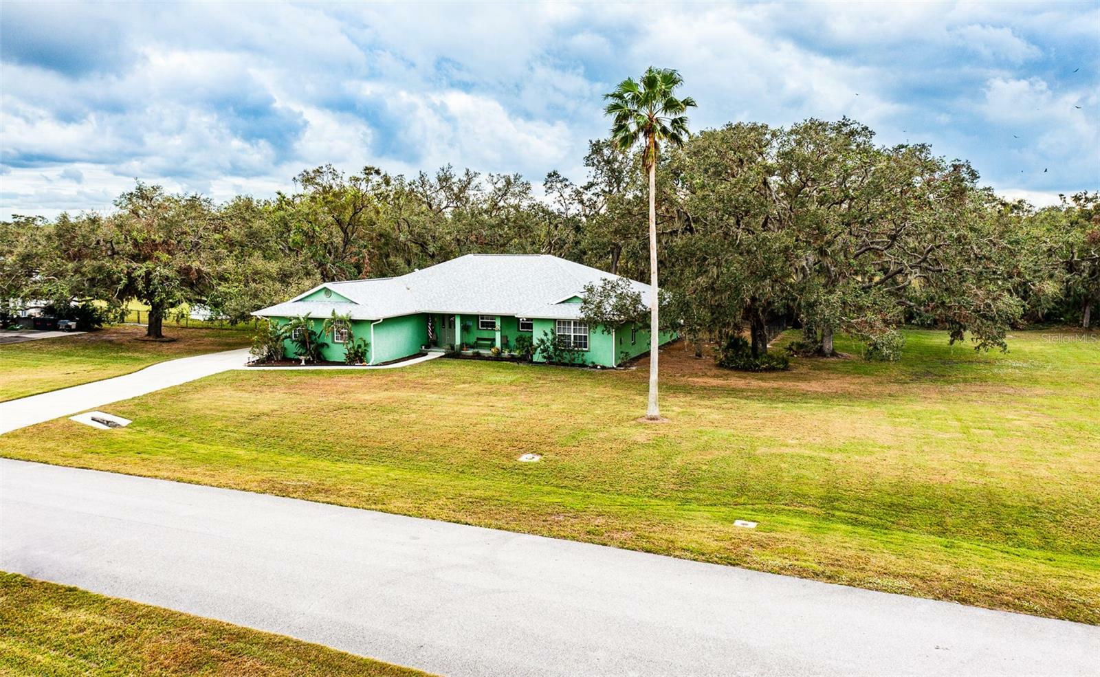 Property Photo:  1496 Palm View Road  FL 34240 