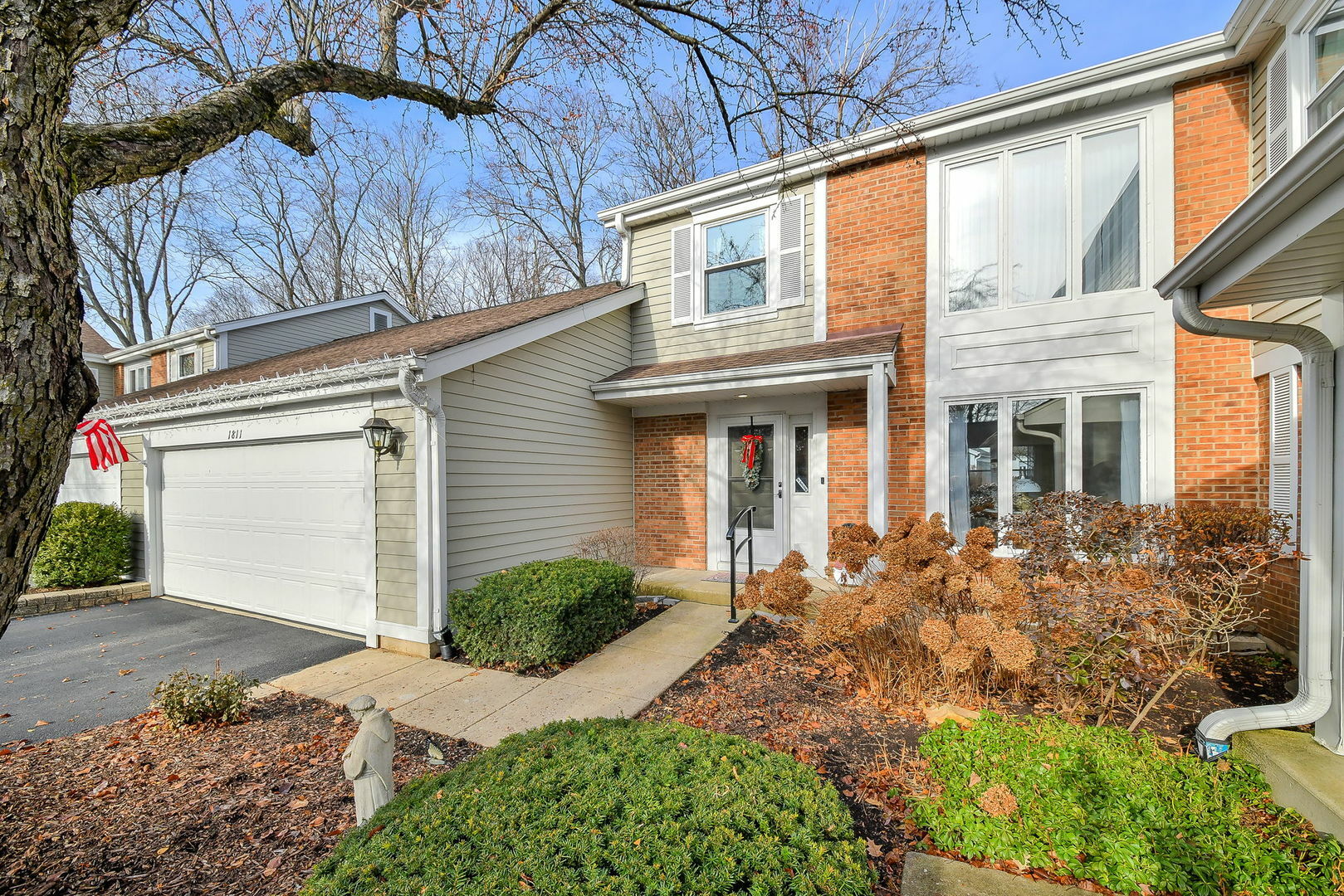 1811 Courtenay Drive 0  Wheaton IL 60189 photo