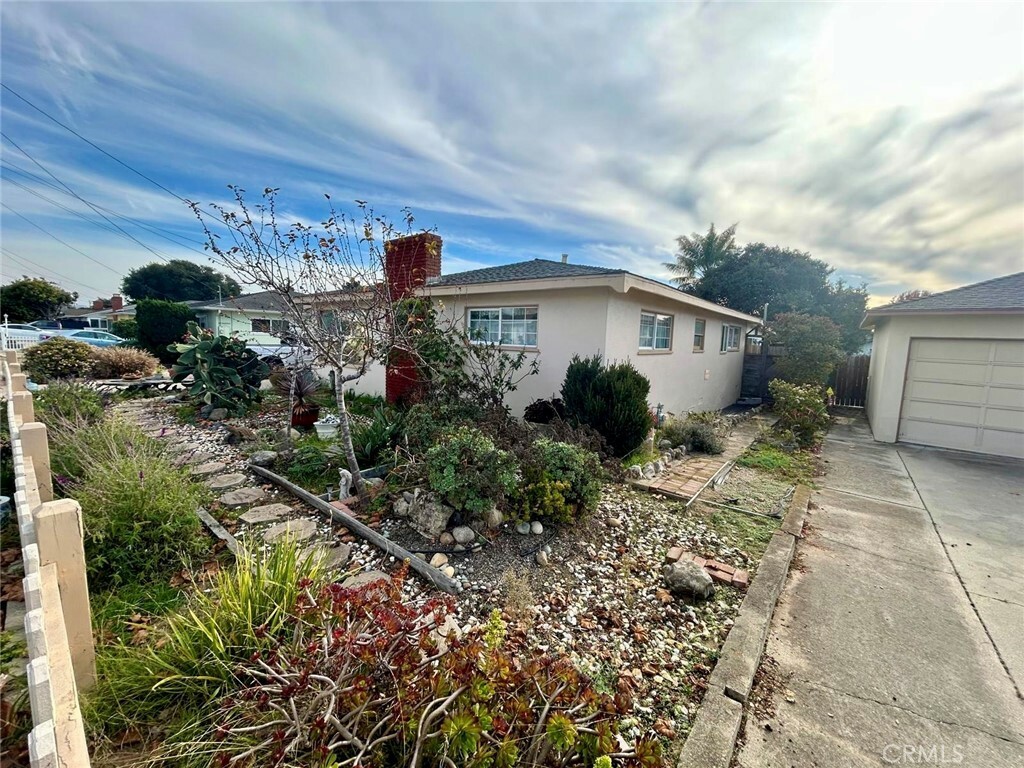 Property Photo:  1049 Sunset Drive  CA 93420 