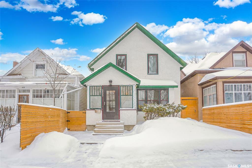 Property Photo:  225 E Avenue N  SK S7L 1R6 