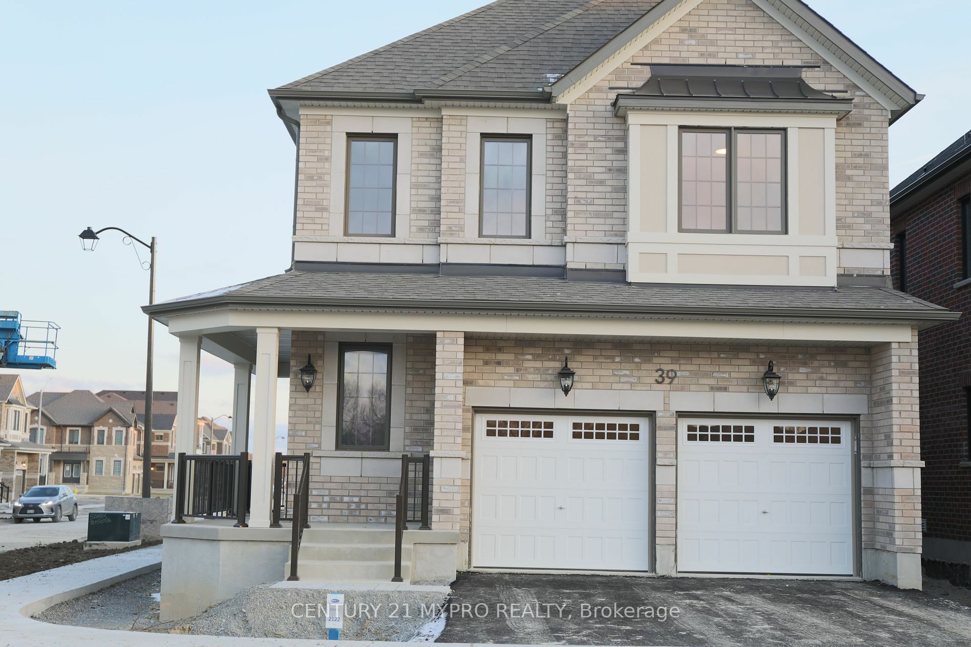 Property Photo:  39 Berczy Mnr Cres  ON L6C 3M2 