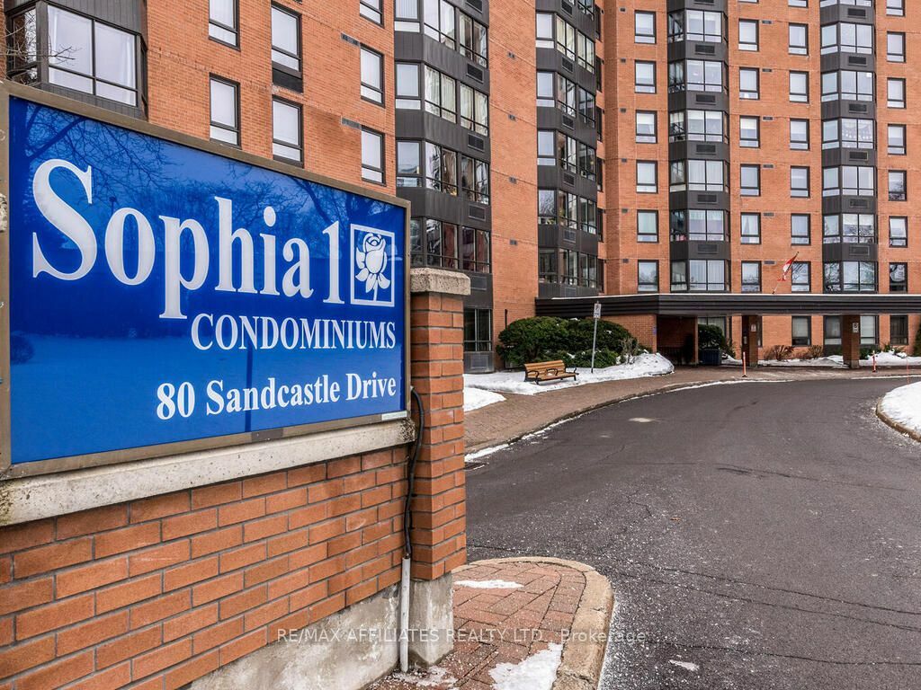 Property Photo: 80 Sandcastle Drive 914 ON K2H 9E7