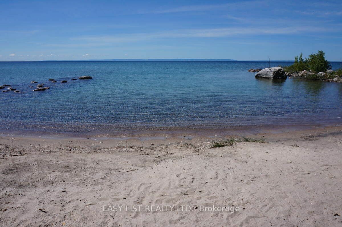 Photo de la propriété:  1536 Tiny Beaches Rd N  ON L9M 0J2 