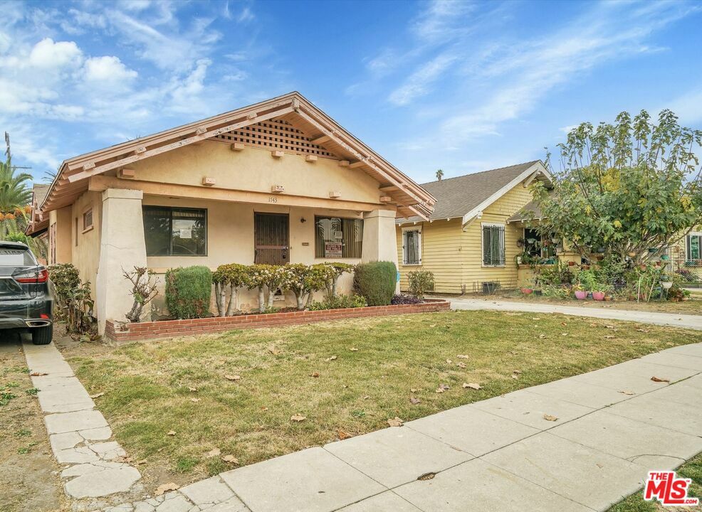 Property Photo:  1743 W 39th Pl  CA 90062 