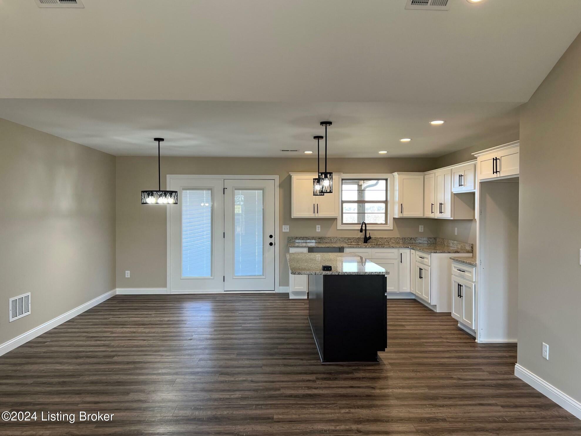 Property Photo: 217 New Orleans Ct KY 40071