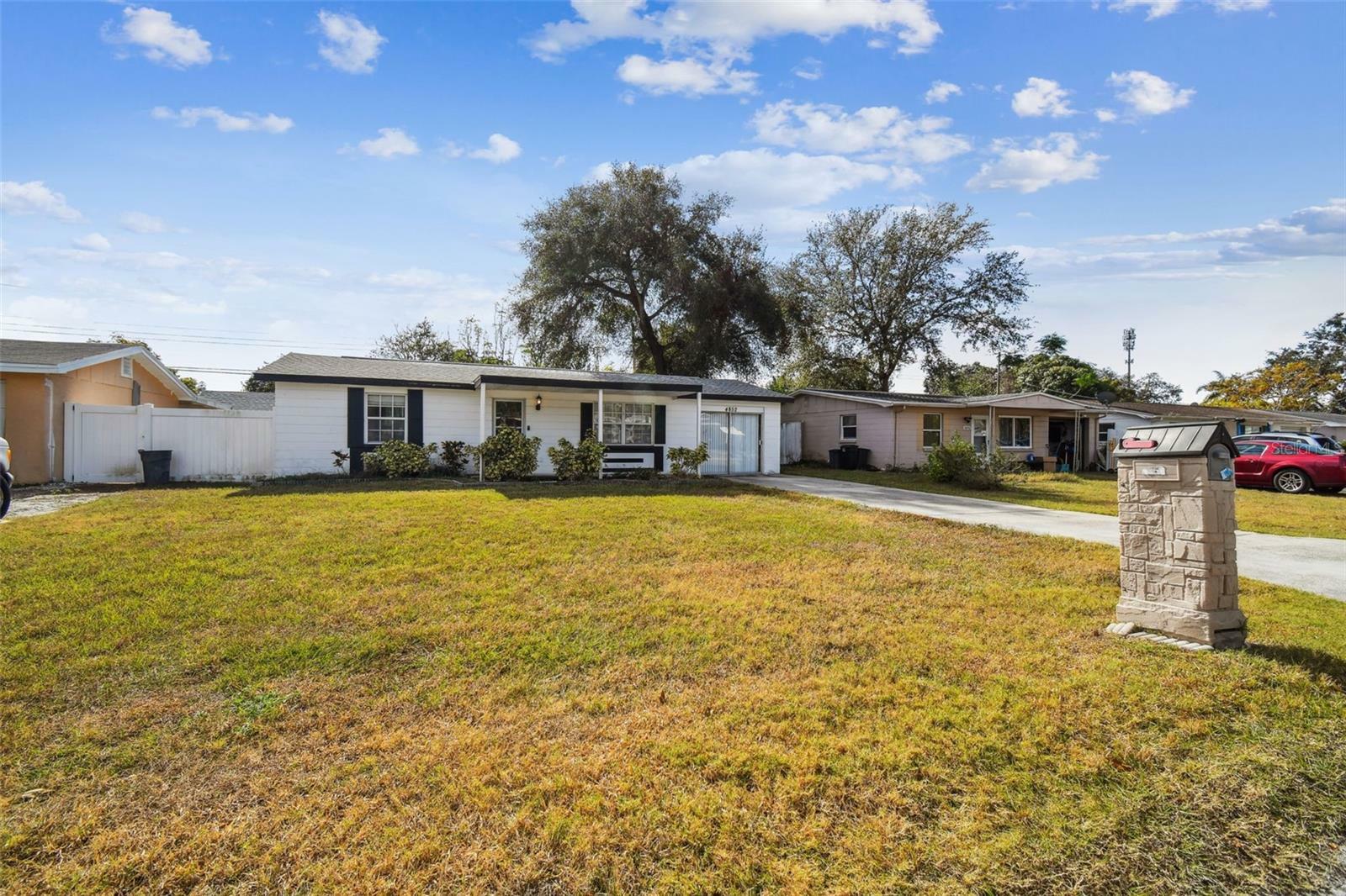 Property Photo: 4852 Briar Hill Court FL 34690