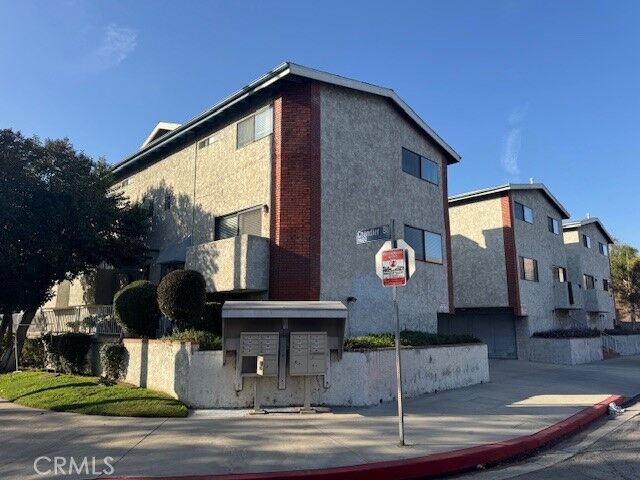 Property Photo: 11643 Chandler Boulevard 114 CA 91601
