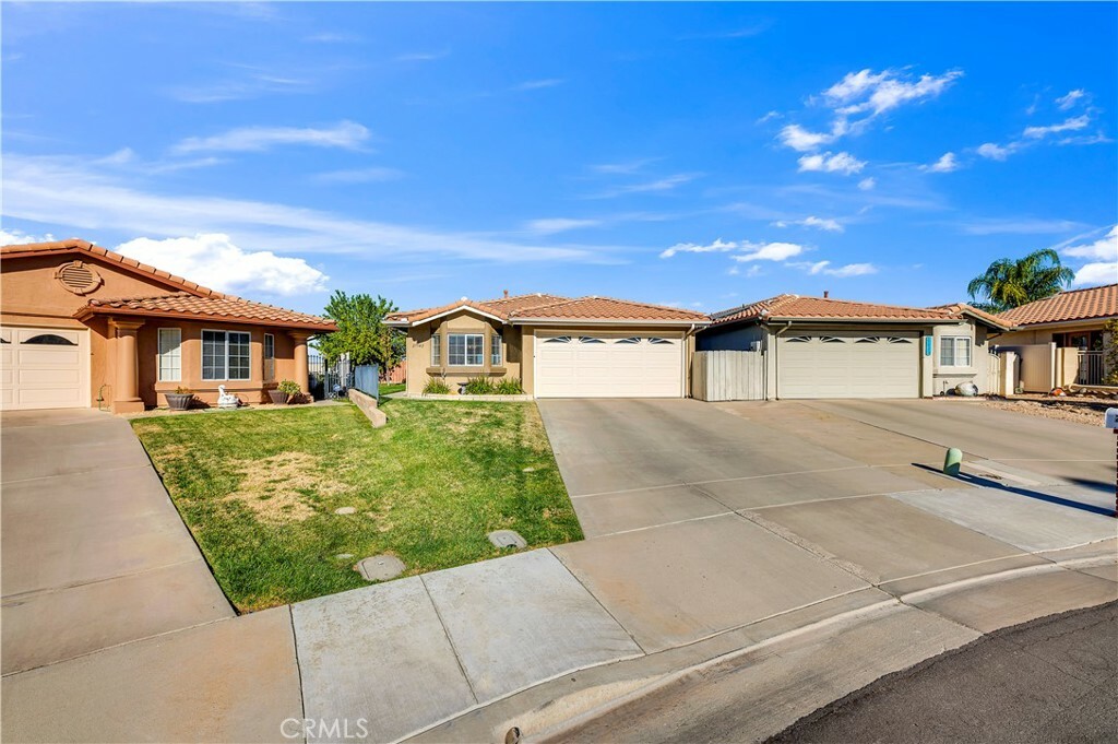 Property Photo:  27542 Calle Ganado  CA 92585 