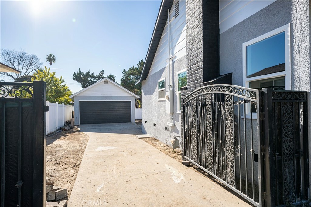 Property Photo:  11740 Broadway Ave  CA 90601 