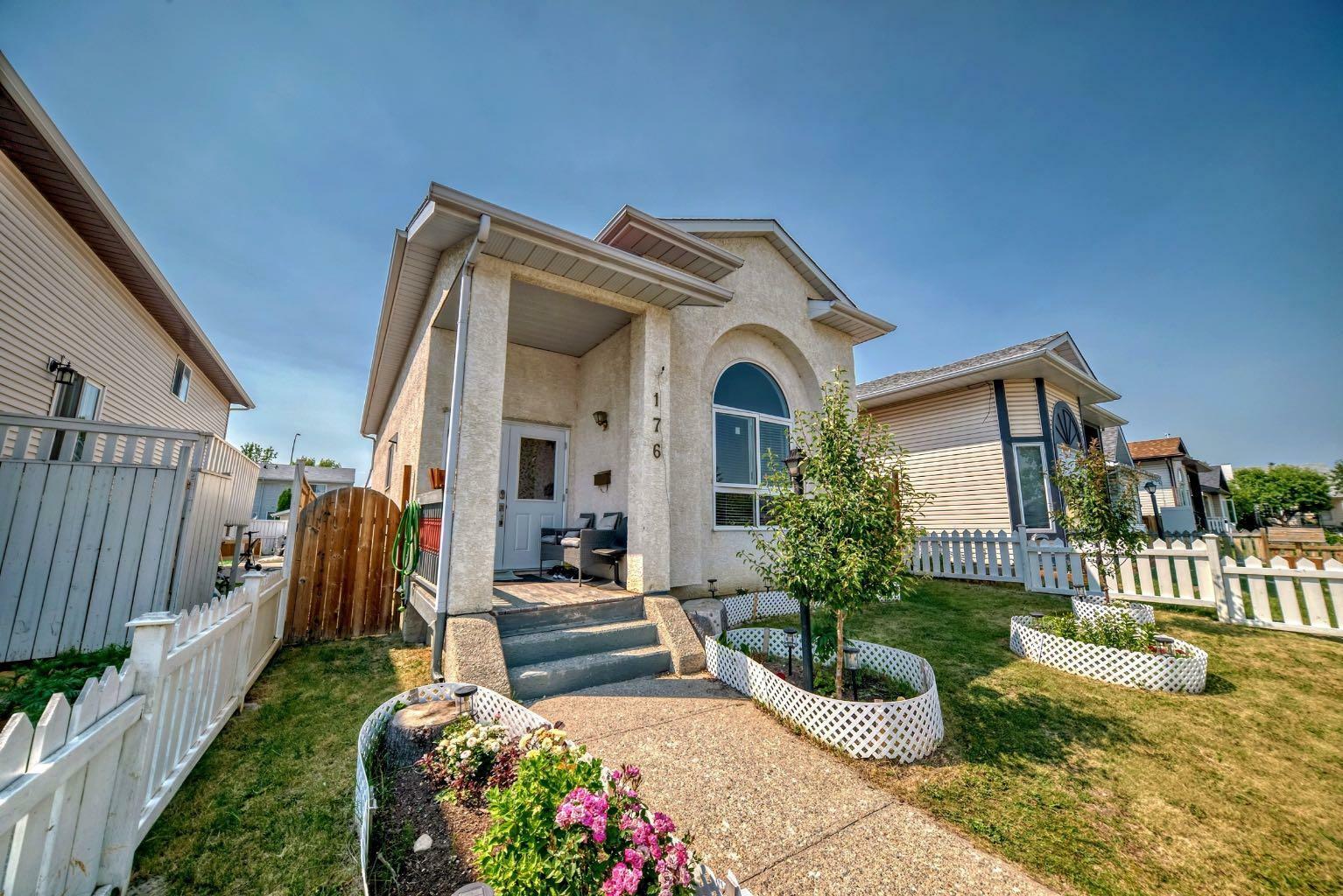 Property Photo:  176 Laguna Close NE  AB T1Y 6V1 