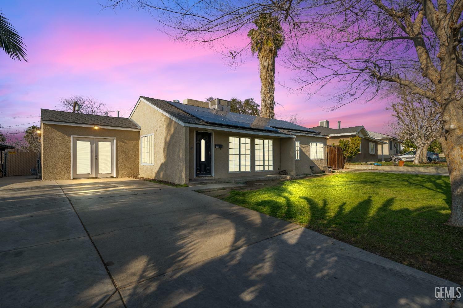 Property Photo:  1620 Los Robles Drive  CA 93306 