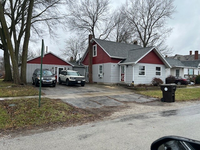 Property Photo: 133 E Wing Street IL 61813