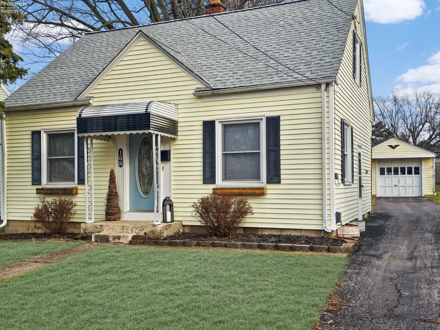 Property Photo:  168 Walnut St  OH 44811 