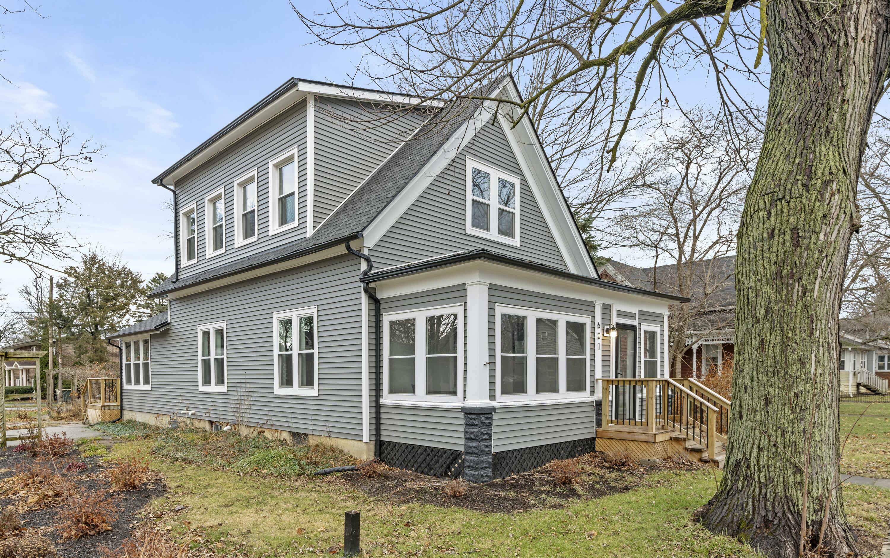 Property Photo: 601 Institute Street IN 46383
