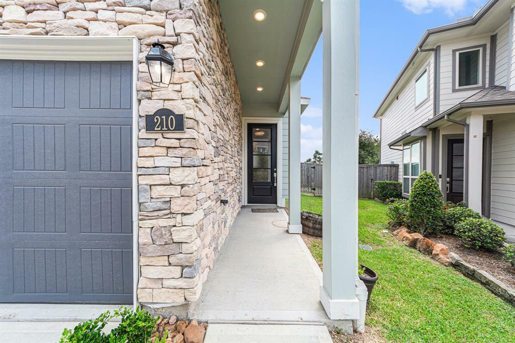 Property Photo:  210 Fulton Station Drive Drive  TX 77009 