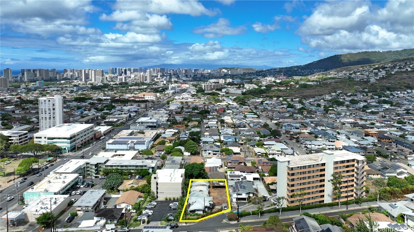 Property Photo:  3555 Keanu Street  HI 96816 